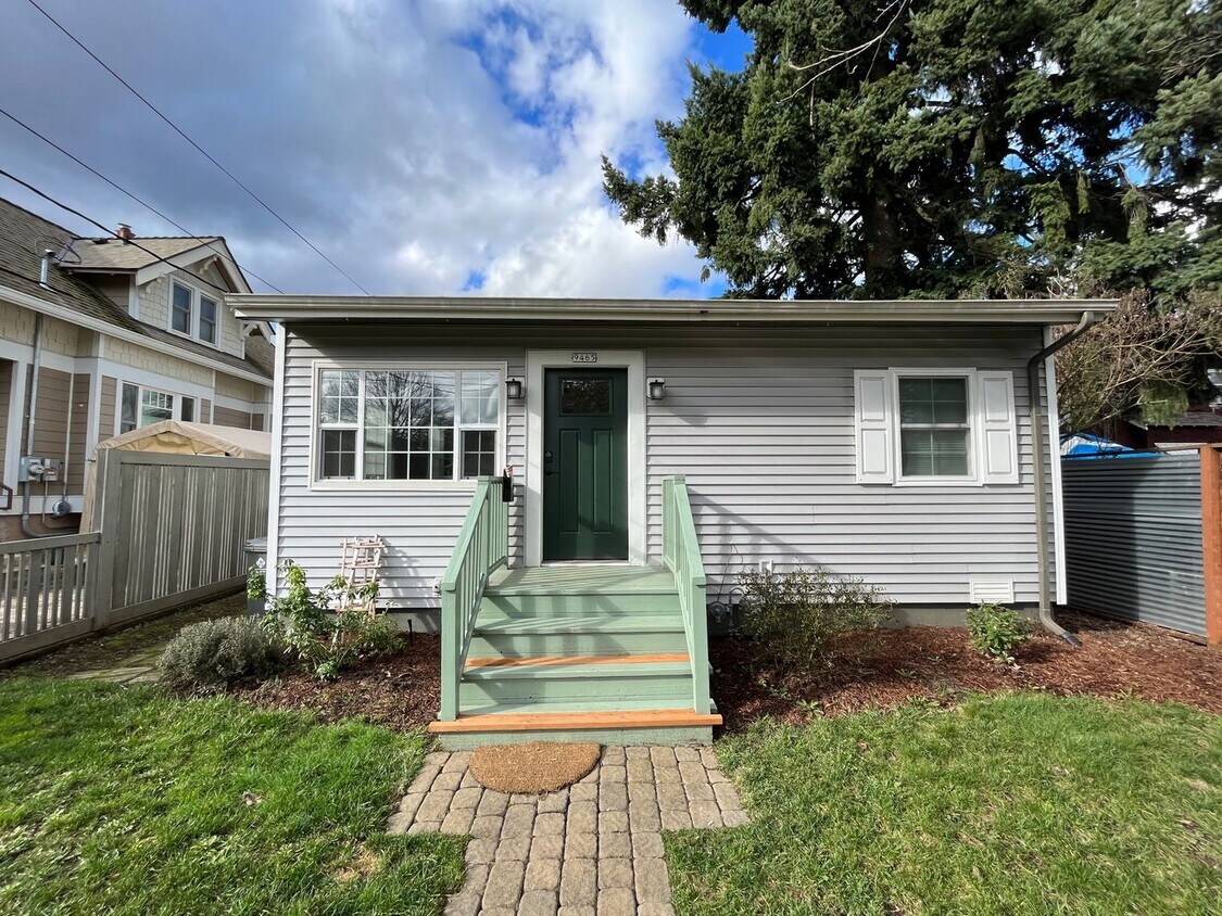 Primary Photo - Charming 2Bd 1Ba Bungalow in St. Johns ~ U...