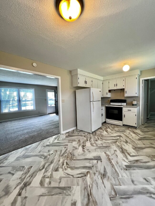 Building Photo - 1803 Palamino Dr