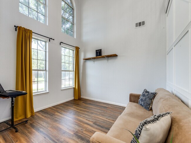 Building Photo - 6008 Vineyard Ln