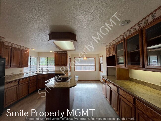 Foto del edificio - Three Bedrooms single house in NE Portland with double garage