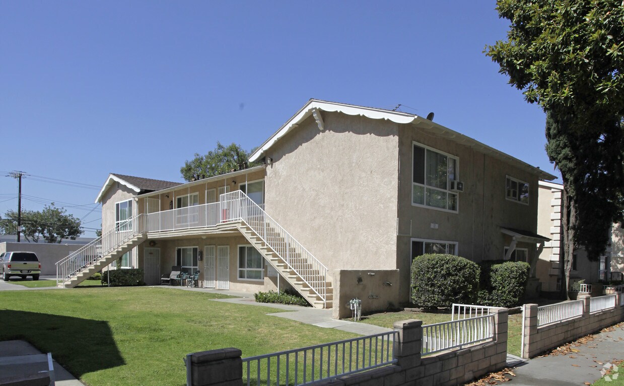 Primary Photo - 2316 E Santa Fe Ave