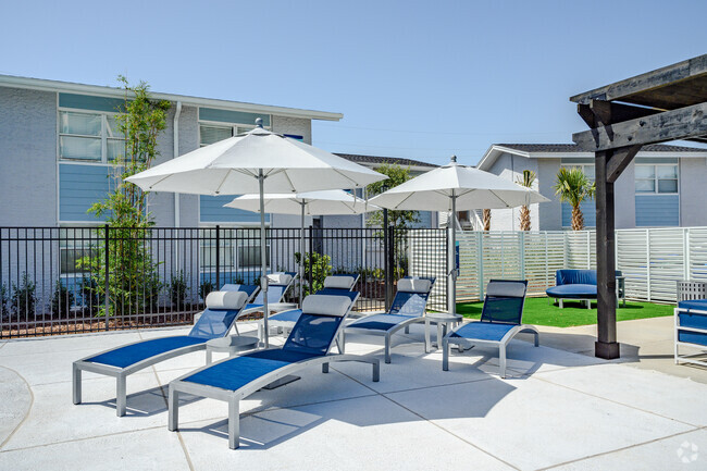 Pool Lounge Area - The Overlook at Pensacola Bay