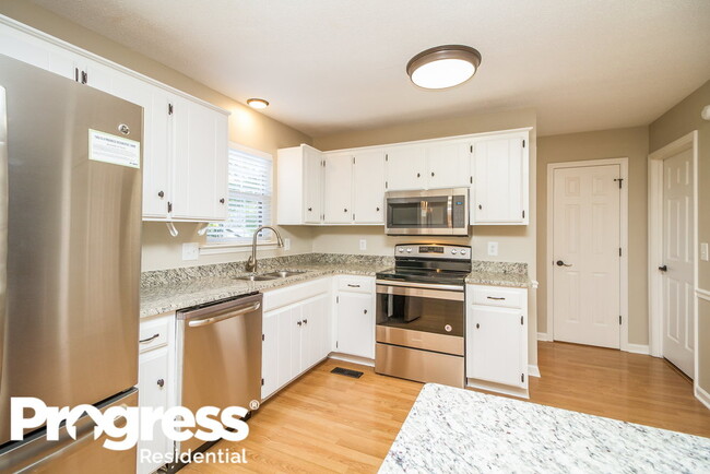 Building Photo - 2814 Meadowhill Dr