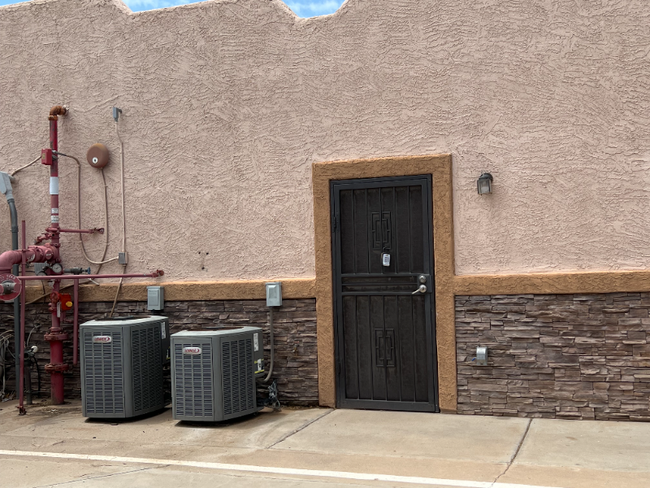 Foto del edificio - 9220 W Indian School Rd