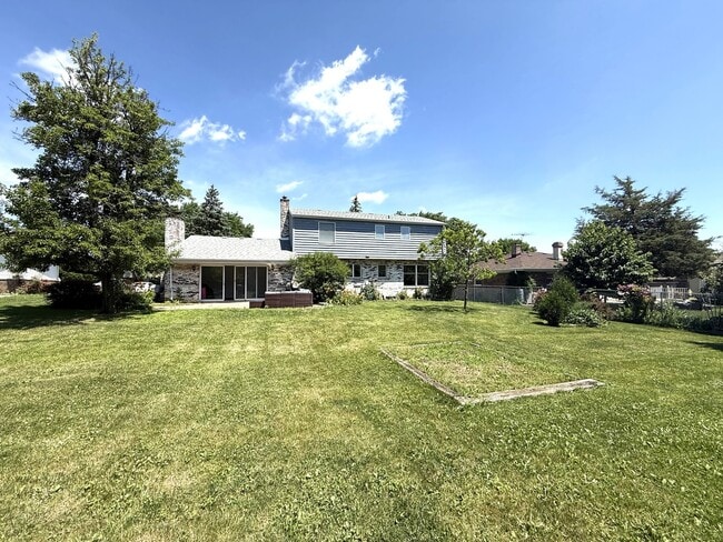 Building Photo - 715 Merlin Dr