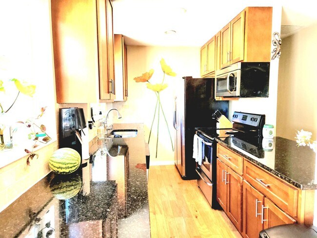 Building Photo - Great Location! Charming Ranch in Universi...
