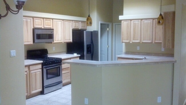 Building Photo - 2899 Longbow Dr