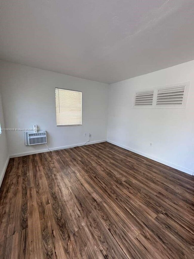 Foto del edificio - 146 NE 55th St