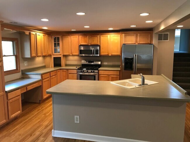 Foto del edificio - 6735 Van Buren Pl