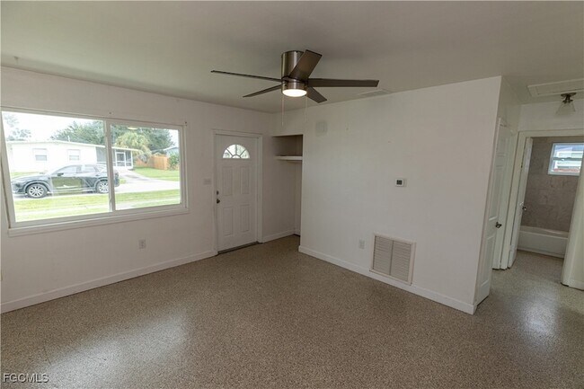 Foto del edificio - 21043 Bersell Ave