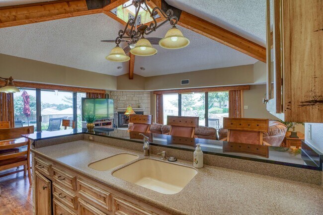 Foto del edificio - 1406 Broken Hills Dr