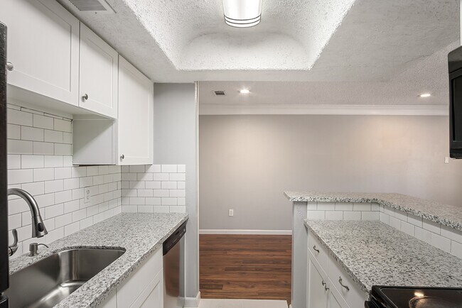 Foto del edificio - 7402 Alabonson Rd