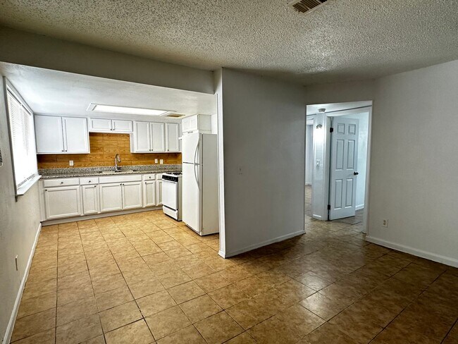 Foto del edificio - 14005 N Palm St