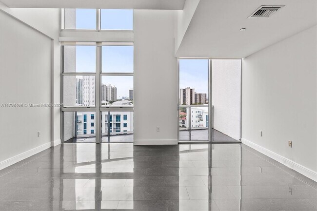 Foto del edificio - 3131 NE 188th St