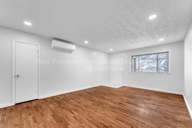 Foto del edificio - 1610 E Nora St