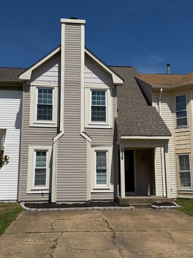 Building Photo - 736 Goodard Dr