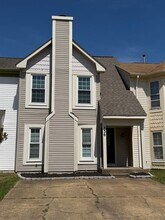 Building Photo - 736 Goodard Dr