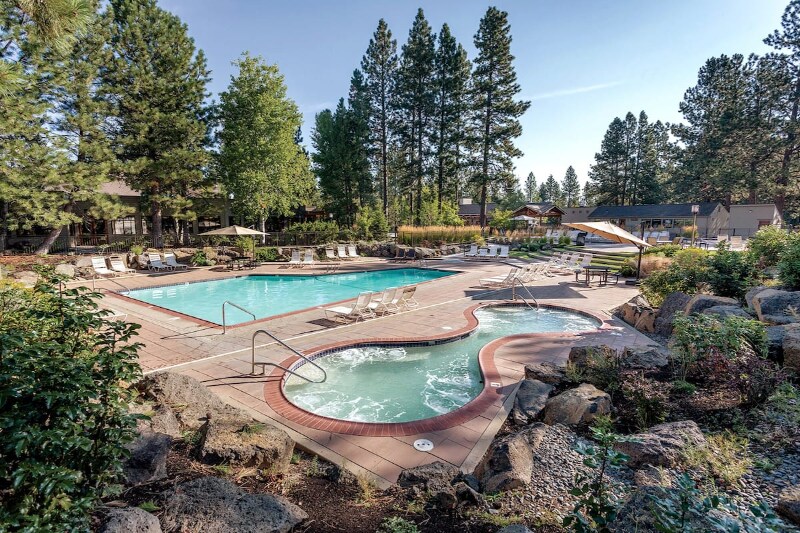 Primary Photo - 18575 SW Century Dr