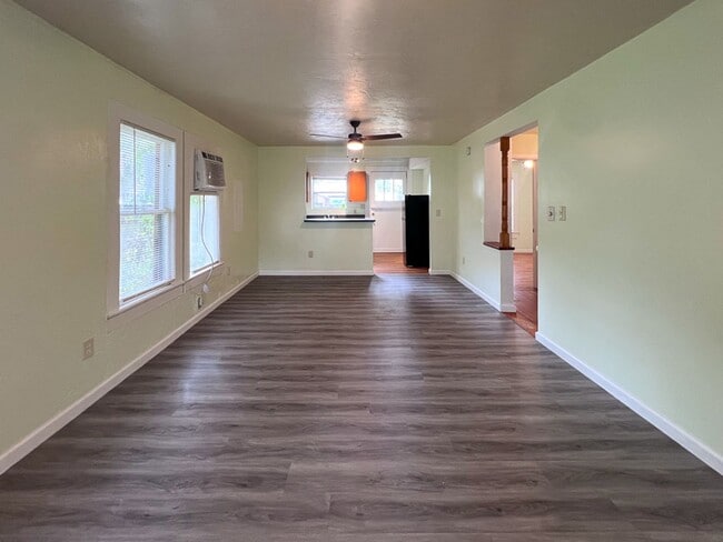 Building Photo - 2BR/1BA Pet Friendly Cottage off Waldo Roa...