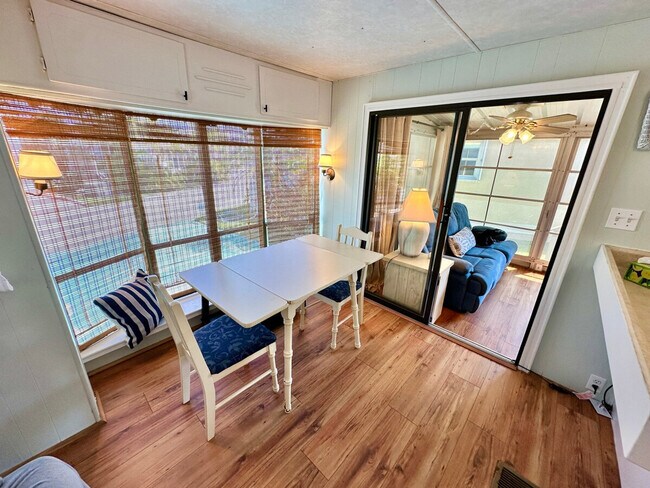 Foto del edificio - 634 Nettles Blvd