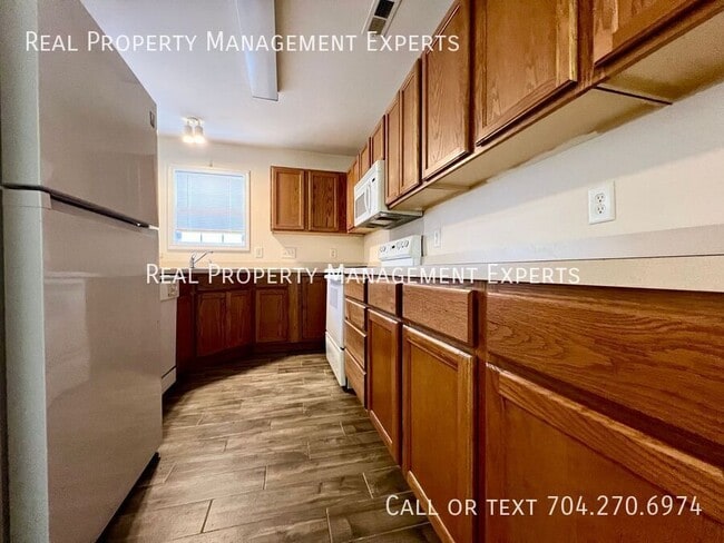 Building Photo - 9615 Littleleaf Dr