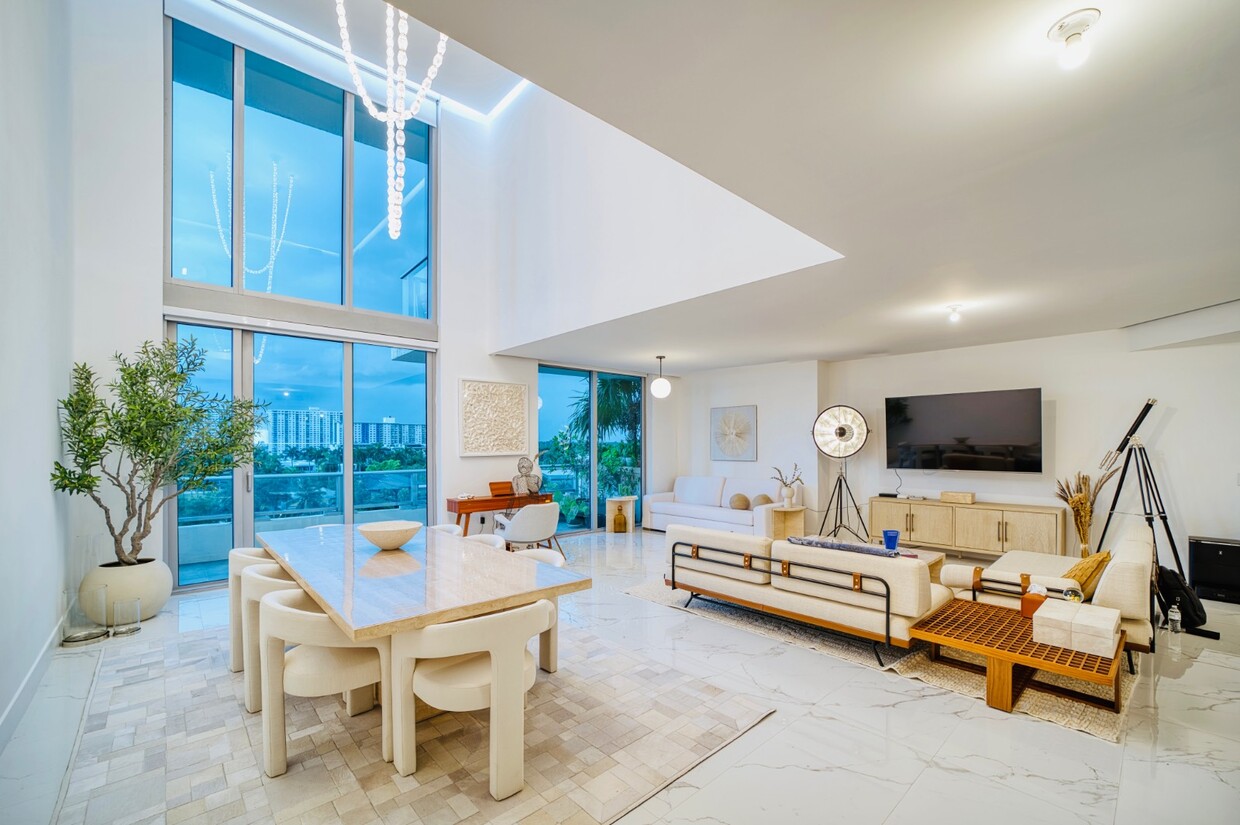 Foto principal - 330 Sunny Isles Blvd