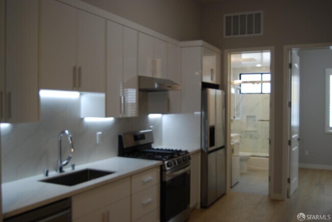 Building Photo - 2339 Taraval St