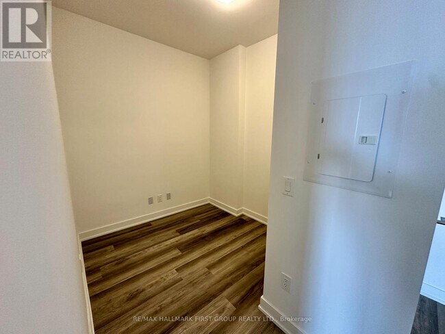 Photo du bâtiment - 1010 Sandy Beach Rd