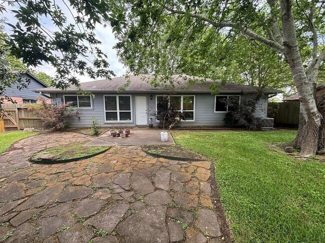 Building Photo - 227 Shiloh Dr