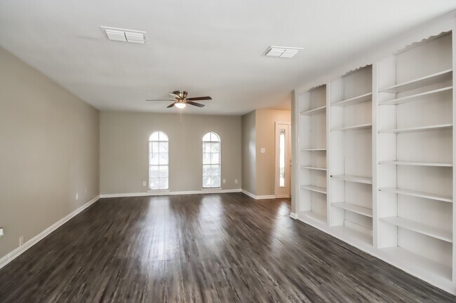 Foto del edificio - 7206 Foxmar Ln