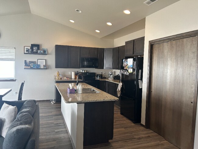 Foto del edificio - 4421 E Buckeye Ave