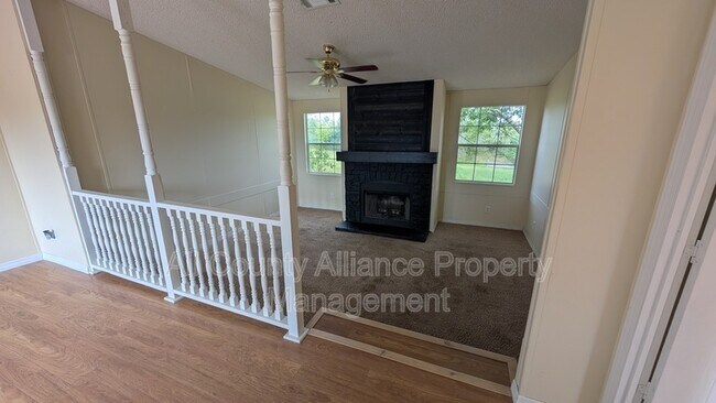 Building Photo - 13406 Lake Dr
