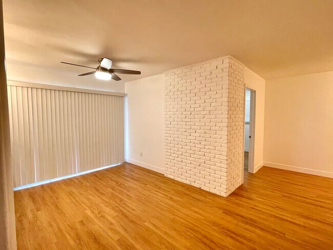 Building Photo - Beautiful updated Four Bedroom home in Riv...