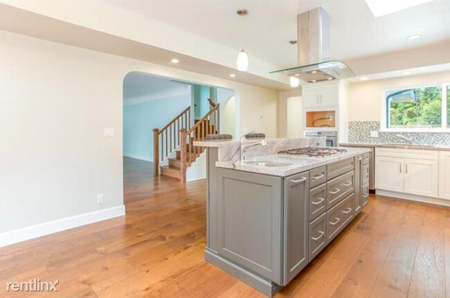 Building Photo - 4 br, 2 bath House - 631 Riverside Avenue