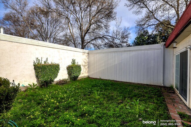 Building Photo - 1274 Stayner Rd