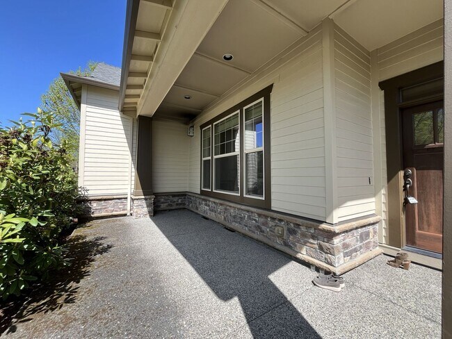 Foto del edificio - 3BD/3BA Bethany Home with Vaulted Ceilings, Stainless Appliances & Gas Fireplace