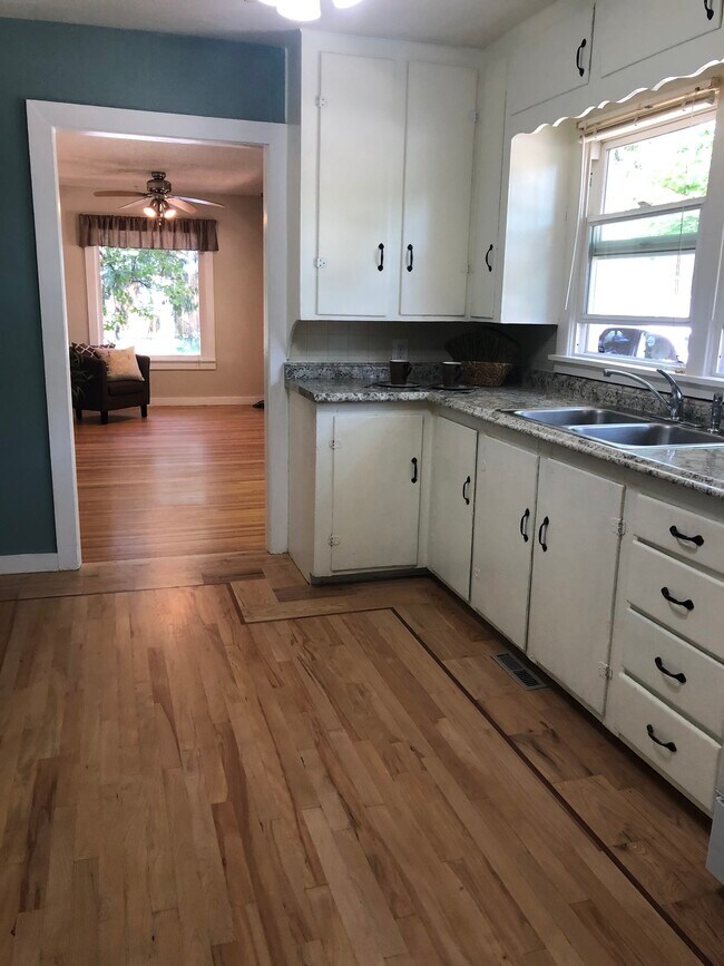 Foto del edificio - 1213 Maple St