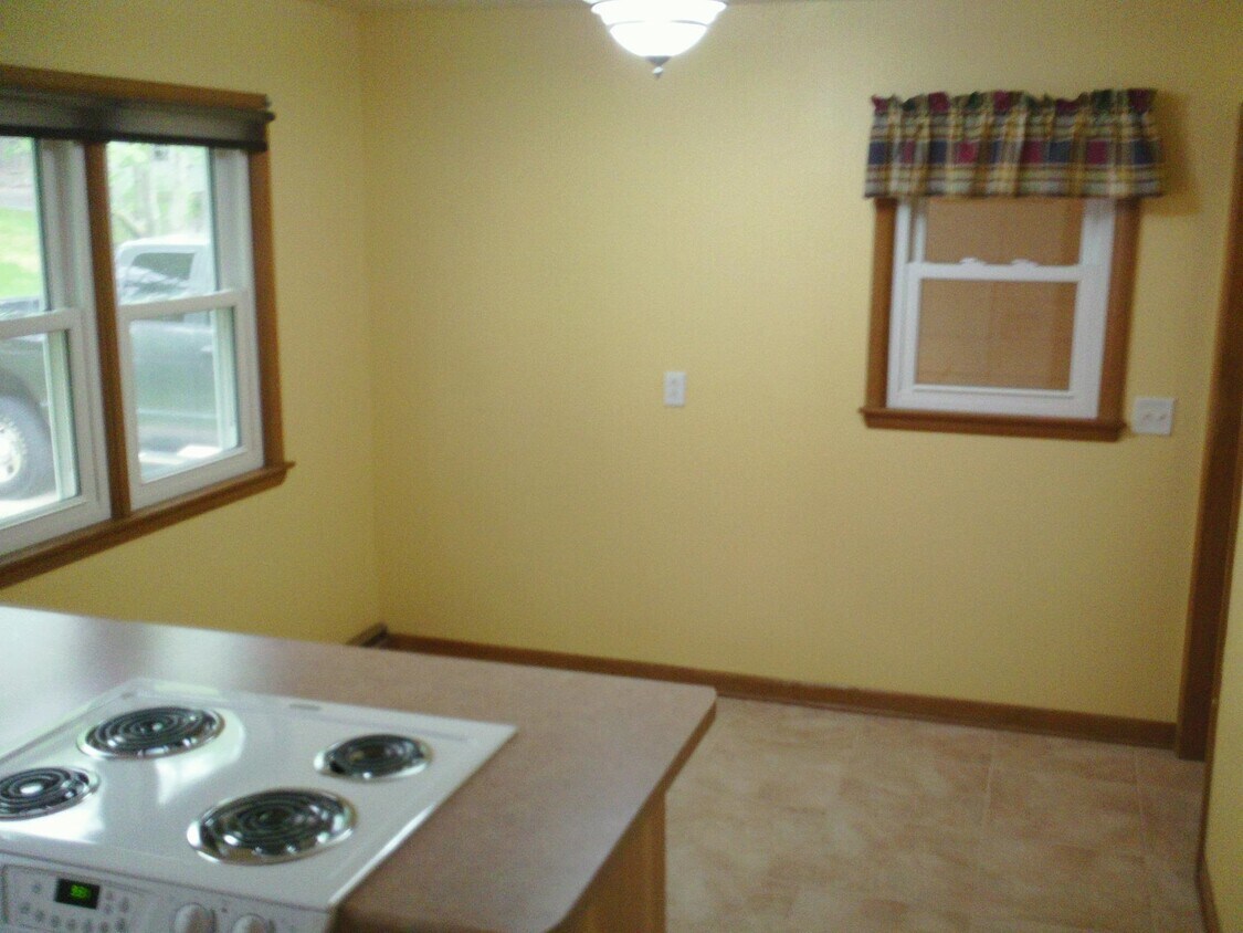 Building Photo - 6001 Queens Way