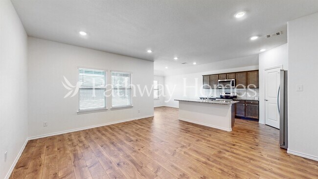 Building Photo - 957 English Dr