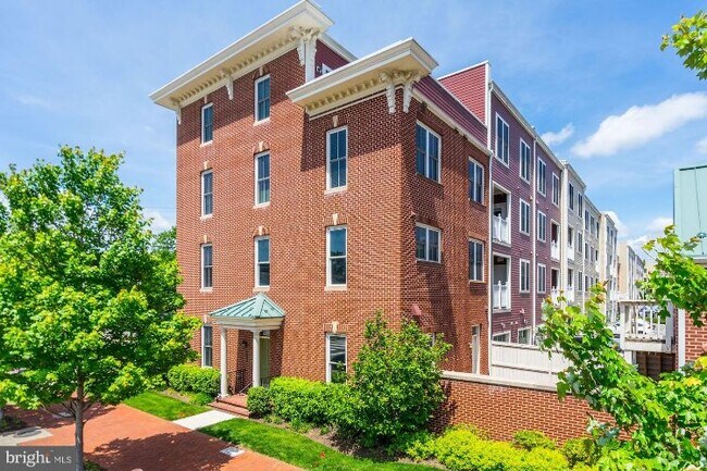 Building Photo - 610 E Custis Ave