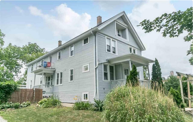 Building Photo - 8831 W Maple St