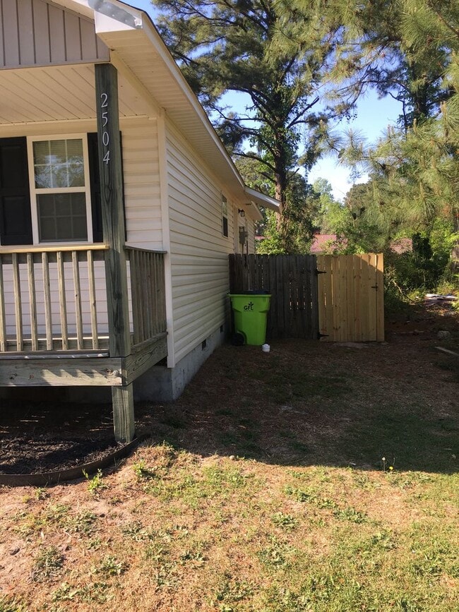 Building Photo - CHARMING 3 BEDROOM HOME IN NEW BERN!