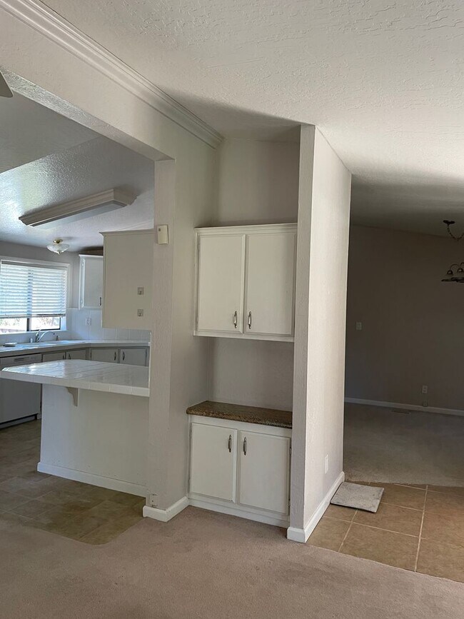 Building Photo - Country Home in Granite Bay