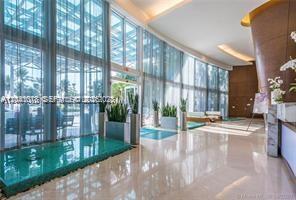 Foto del edificio - 18201 Collins Ave