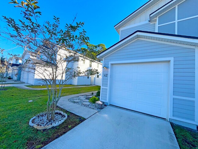 Foto del edificio - 42 Ridge Lake Rd