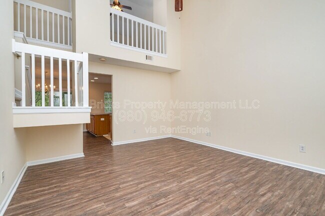 Foto del edificio - 16849 Greenlawn Hills Ct