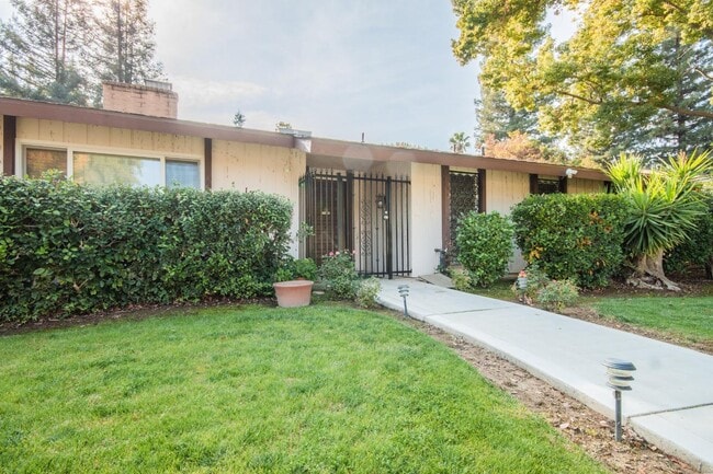 Building Photo - 1365 W Tenaya Way