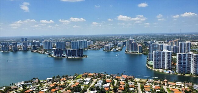 Foto del edificio - 18975 Collins Ave
