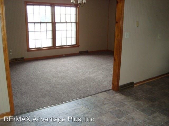 Building Photo - 4 br, 1.5 bath House - 1053 Elm Rd