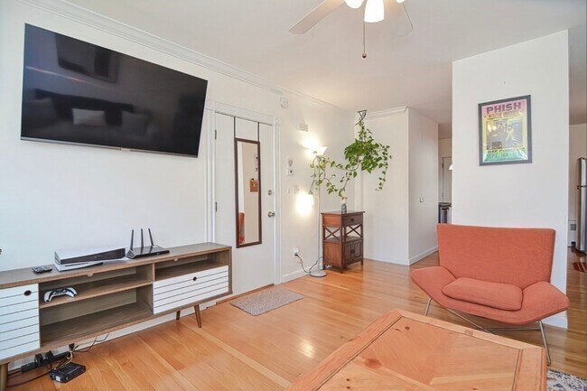 Building Photo - 34 Almont St